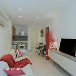 #3 Bottero A 2mins De La & Promenade Des شقة
